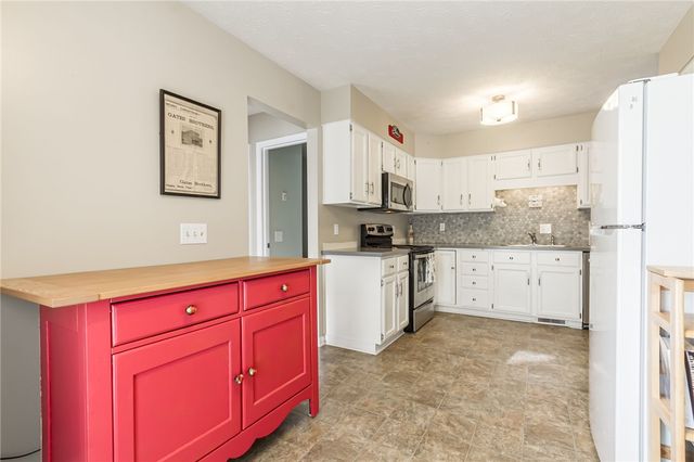 28 Hamlin Drive, Canandaigua City, NY 14424