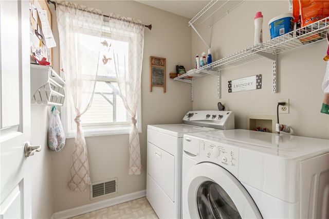 28 Hamlin Drive, Canandaigua City, NY 14424