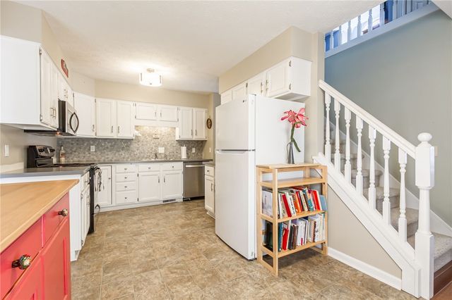 28 Hamlin Drive, Canandaigua City, NY 14424