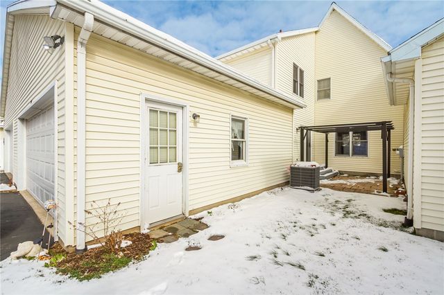 28 Hamlin Drive, Canandaigua City, NY 14424