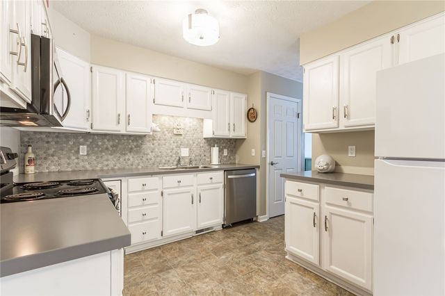 28 Hamlin Drive, Canandaigua City, NY 14424