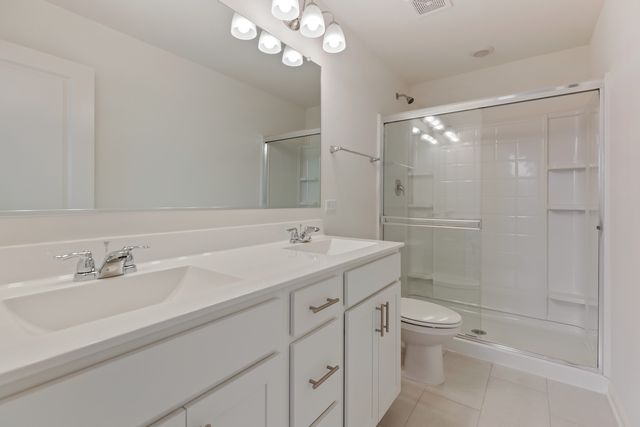1289 Lakepointe Drive, Schaumburg, IL 60173