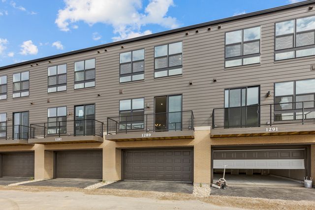 1289 Lakepointe Drive, Schaumburg, IL 60173