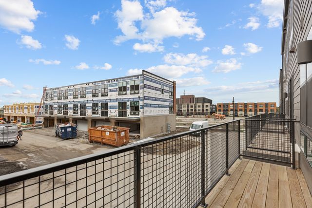 1289 Lakepointe Drive, Schaumburg, IL 60173