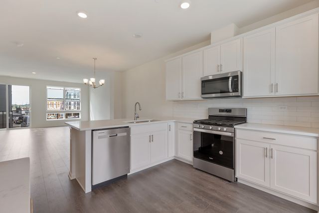 1289 Lakepointe Drive, Schaumburg, IL 60173