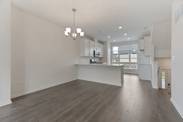 1289 Lakepointe Drive, Schaumburg, IL 60173