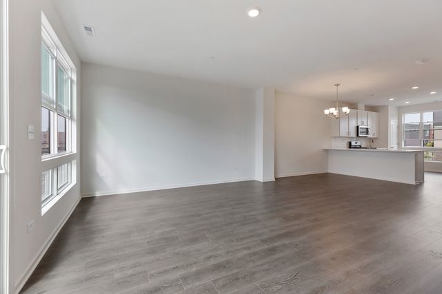 1289 Lakepointe Drive, Schaumburg, IL 60173