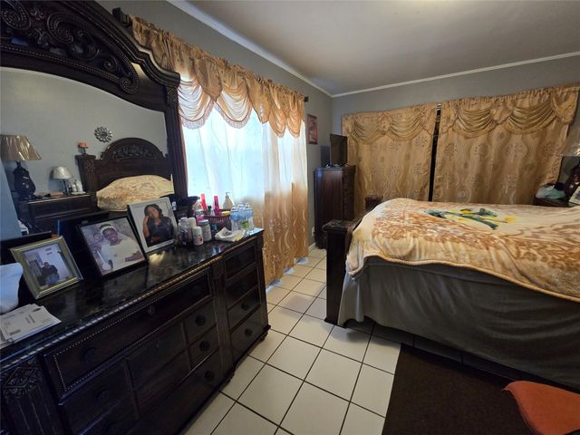 413 SW 73rd Avenue, North Lauderdale, FL 33068