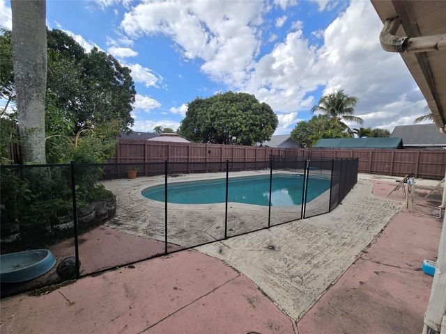 413 SW 73rd Avenue, North Lauderdale, FL 33068