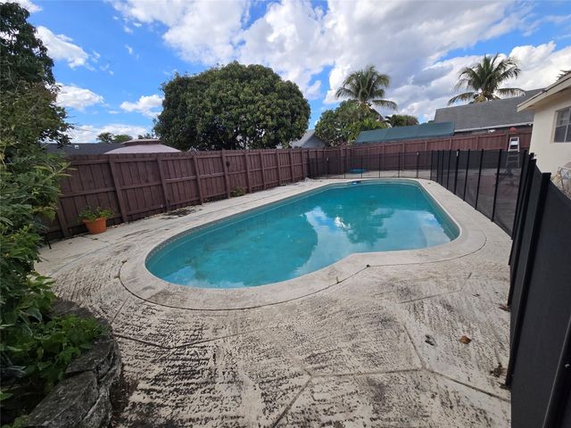 413 SW 73rd Avenue, North Lauderdale, FL 33068