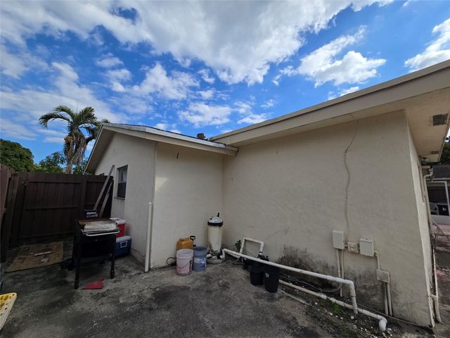 413 SW 73rd Avenue, North Lauderdale, FL 33068