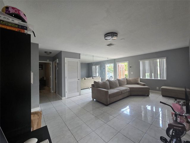 413 SW 73rd Avenue, North Lauderdale, FL 33068