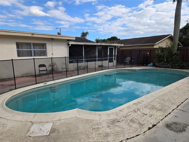 413 SW 73rd Avenue, North Lauderdale, FL 33068