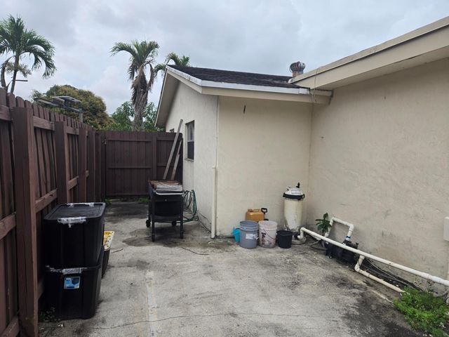 413 SW 73rd Avenue, North Lauderdale, FL 33068