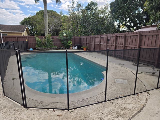 413 SW 73rd Avenue, North Lauderdale, FL 33068