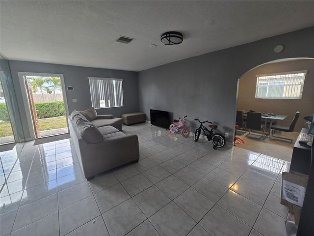 413 SW 73rd Avenue, North Lauderdale, FL 33068