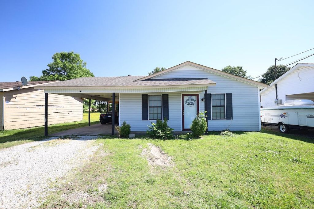2100 E Lake Street, Paragould, AR 72450