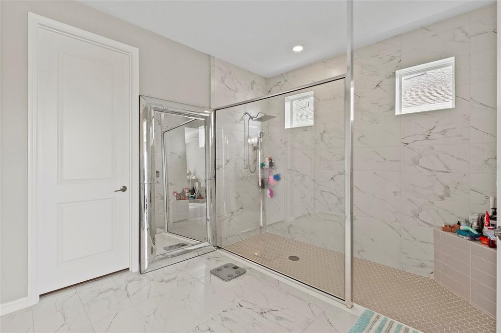 Image 11 of property listing at 16545 STAR GRASS CIRCLE, Bradenton, FL 34211