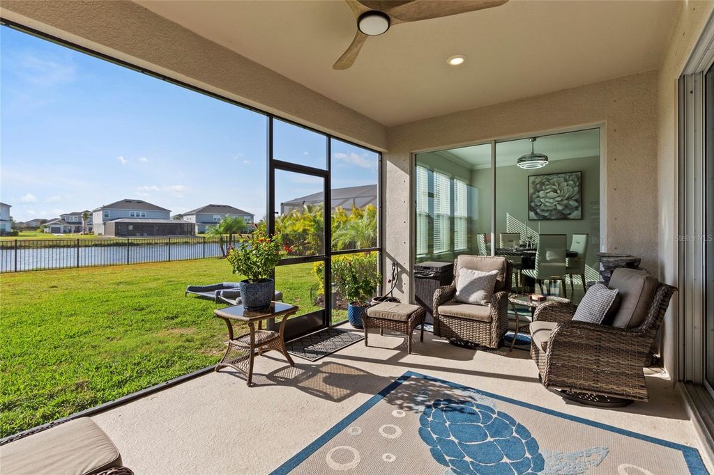 Image 20 of property listing at 16545 STAR GRASS CIRCLE, Bradenton, FL 34211