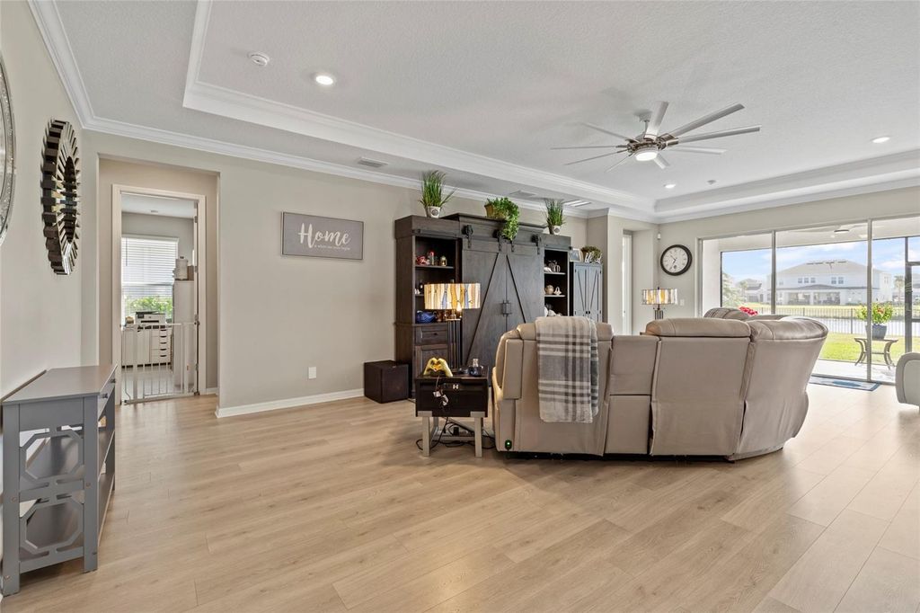 Image 7 of property listing at 16545 STAR GRASS CIRCLE, Bradenton, FL 34211