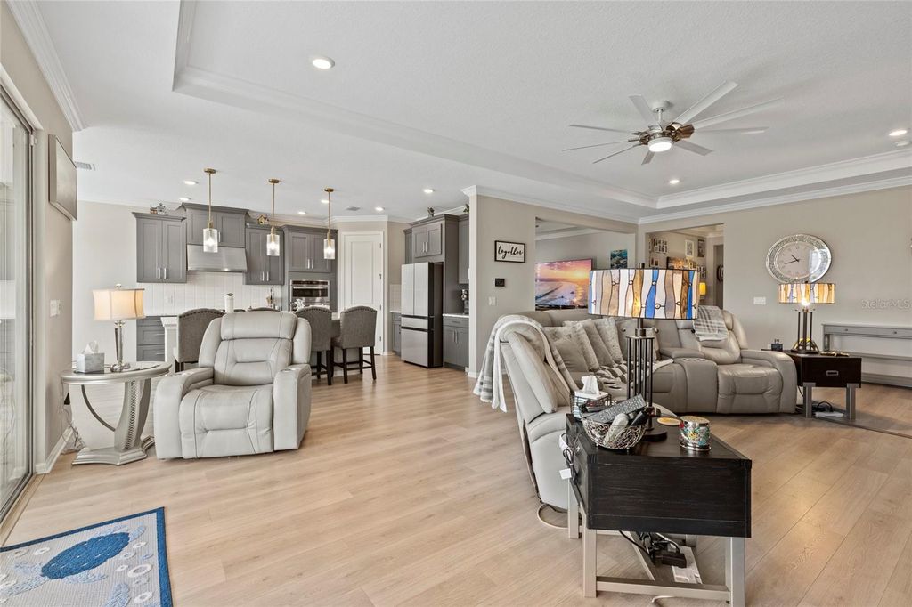 Image 8 of property listing at 16545 STAR GRASS CIRCLE, Bradenton, FL 34211