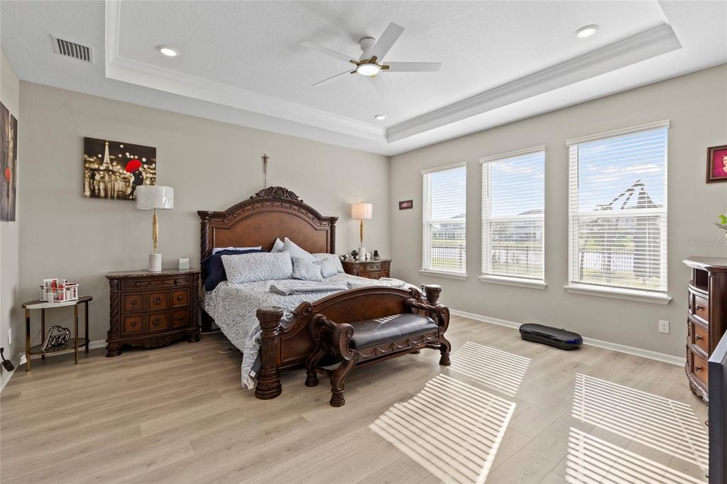 Image 10 of property listing at 16545 STAR GRASS CIRCLE, Bradenton, FL 34211