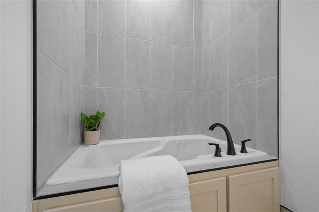 6908 SW High Meadow Boulevard, Bentonville, AR 72713