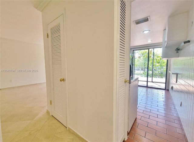 77 Crandon Blvd 2b 2B, Key Biscayne, FL 33149