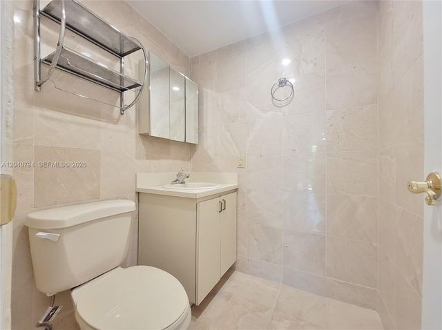 77 Crandon Blvd 2b 2B, Key Biscayne, FL 33149