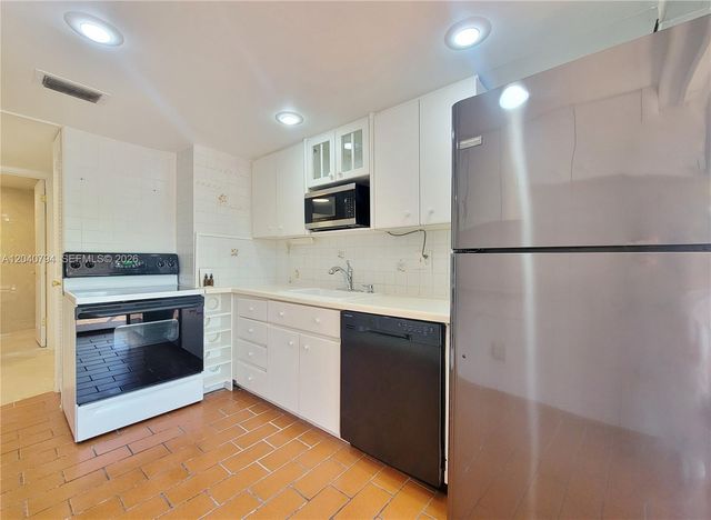 77 Crandon Blvd 2b 2B, Key Biscayne, FL 33149