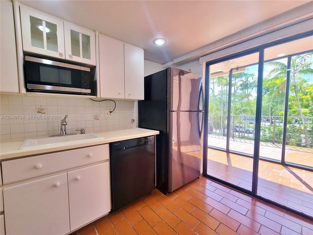 77 Crandon Blvd 2b 2B, Key Biscayne, FL 33149