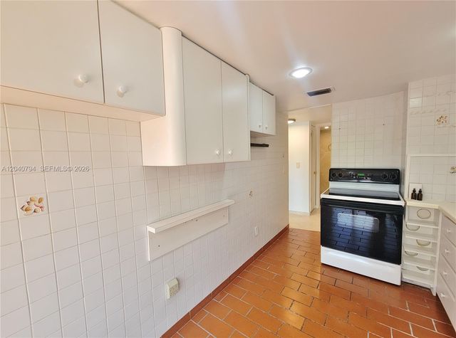 77 Crandon Blvd 2b 2B, Key Biscayne, FL 33149