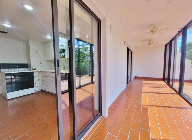 77 Crandon Blvd 2b 2B, Key Biscayne, FL 33149