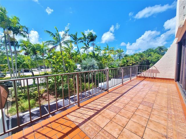 77 Crandon Blvd 2b 2B, Key Biscayne, FL 33149