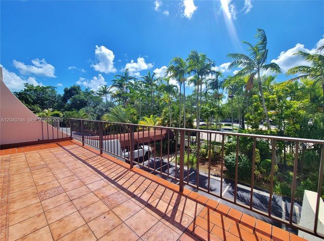 77 Crandon Blvd 2b 2B, Key Biscayne, FL 33149