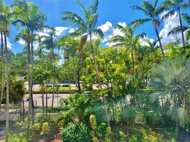 77 Crandon Blvd 2b 2B, Key Biscayne, FL 33149