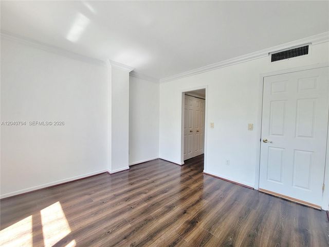 77 Crandon Blvd 2b 2B, Key Biscayne, FL 33149