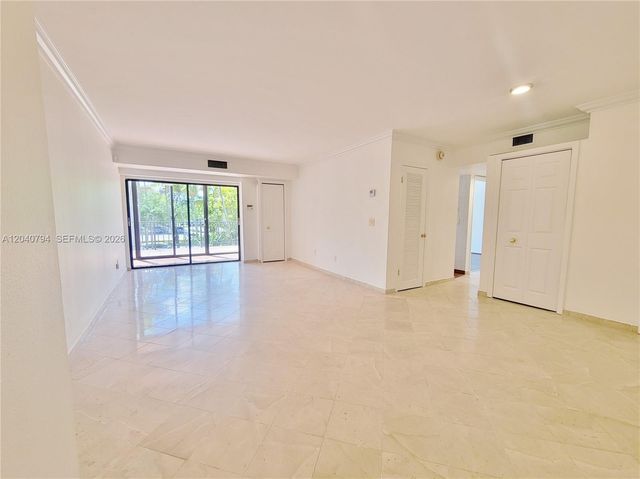 77 Crandon Blvd 2b 2B, Key Biscayne, FL 33149
