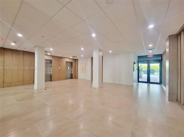 77 Crandon Blvd 2b 2B, Key Biscayne, FL 33149