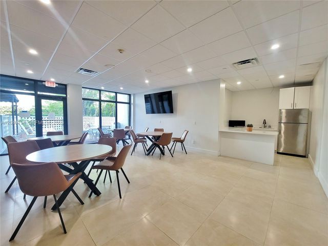 77 Crandon Blvd 2b 2B, Key Biscayne, FL 33149