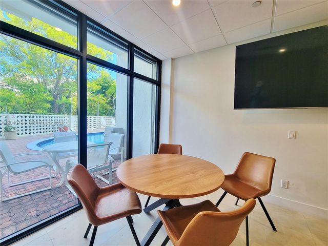 77 Crandon Blvd 2b 2B, Key Biscayne, FL 33149