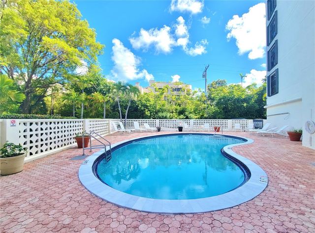 77 Crandon Blvd 2b 2B, Key Biscayne, FL 33149