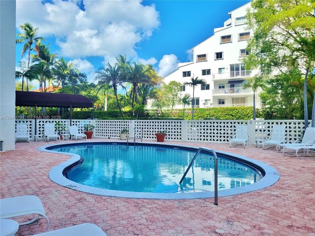 77 Crandon Blvd 2b 2B, Key Biscayne, FL 33149