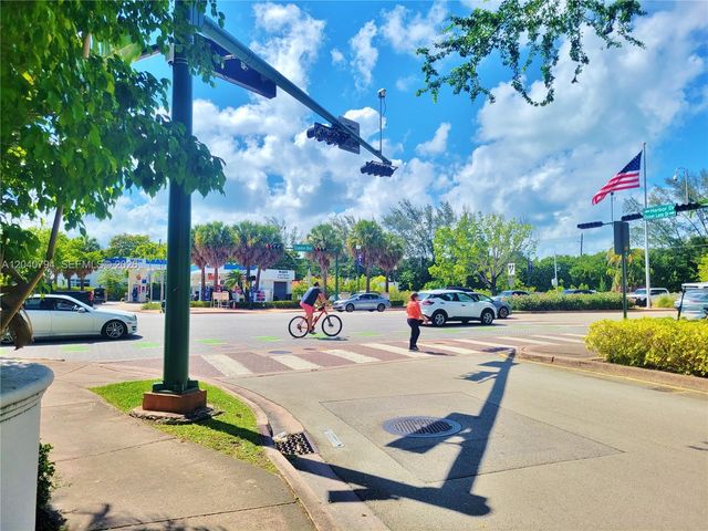 77 Crandon Blvd 2b 2B, Key Biscayne, FL 33149