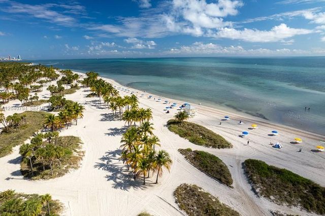 77 Crandon Blvd 2b 2B, Key Biscayne, FL 33149