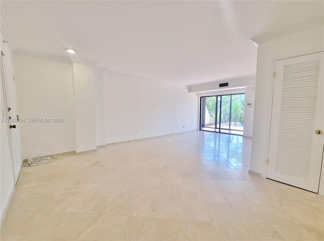 77 Crandon Blvd 2b 2B, Key Biscayne, FL 33149