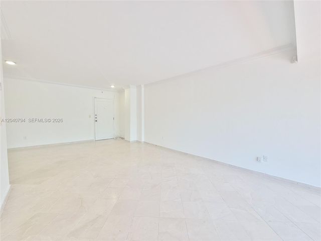 77 Crandon Blvd 2b 2B, Key Biscayne, FL 33149