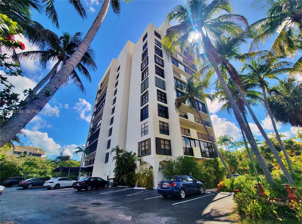 77 Crandon Blvd 2b 2B, Key Biscayne, FL 33149