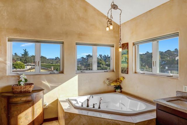 810 Altura Place, Del Rey Oaks, CA 93940