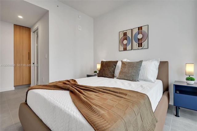 121 NE 5th Street 2110, Miami, FL 33132